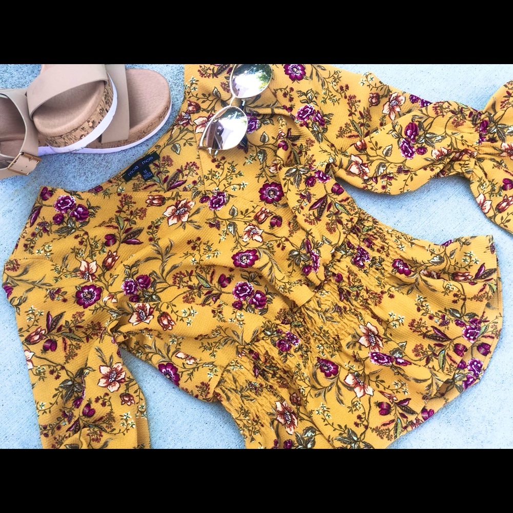 SUPER CUTE Floral Ruffle Shirt ‼️